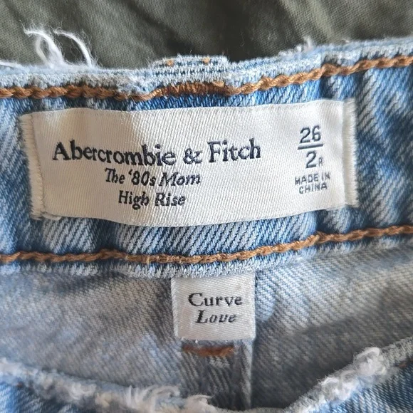 ABERCROMBIE & FITCH Women's '80s Curve Love High Rise Mom Jeans Size 26 - Picture 3 of 4